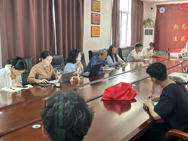 洞察教学现状，引领教育发展——关于召开学生座谈会